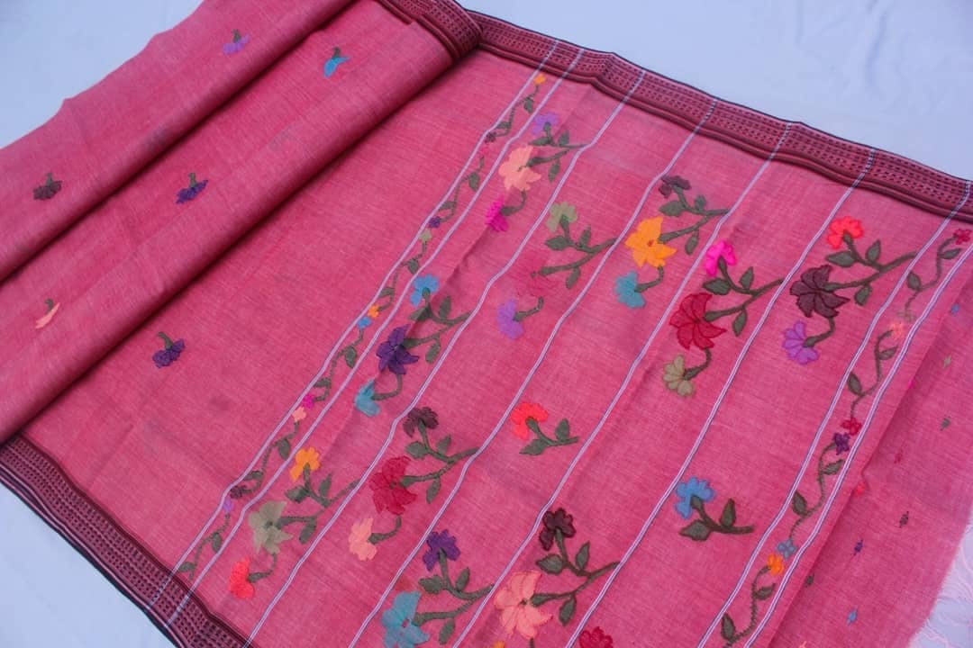 Flaunt The Beautiful & Colourful Weaves Of Manipur From This Brand! | LBB