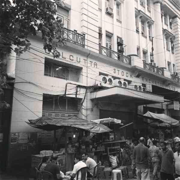 Get Chai And Breakfast On The Road Behind Writers' Building In Kolkata For Just INR 100