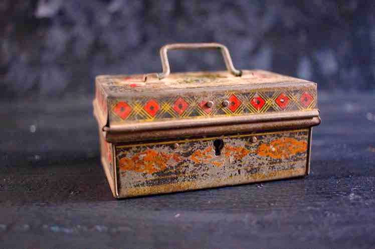 Trunk,Metal,Box,Baggage,Suitcase,Wood,Visual arts,Luggage and bags