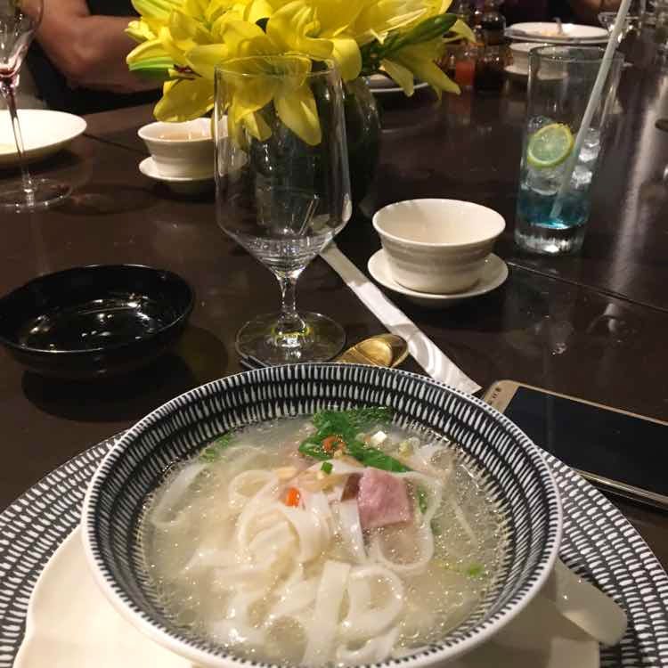Dish,Food,Cuisine,Kalguksu,Ingredient,Noodle soup,Soup,Chinese food,Pho,Sōmen