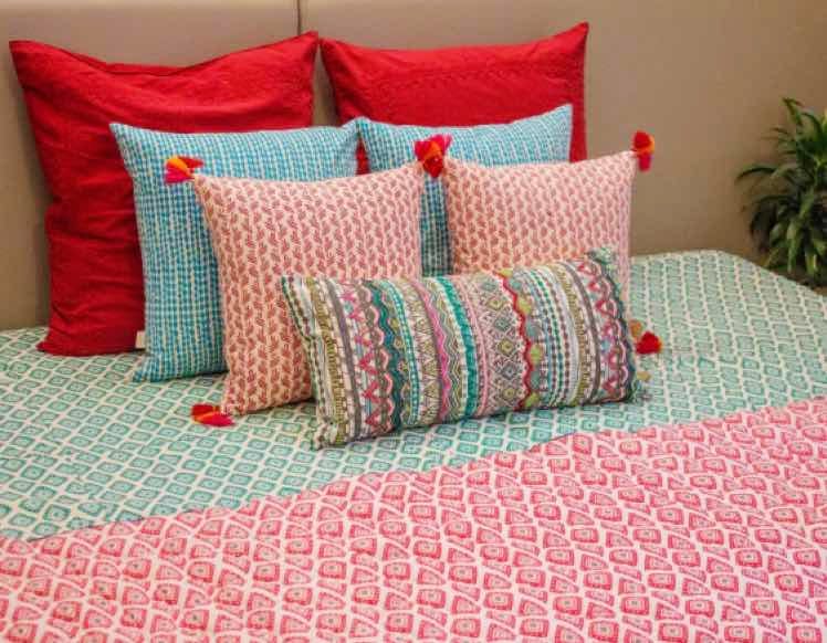 Pillow,Cushion,Furniture,Bedding,Throw pillow,Turquoise,Textile,Bed sheet,Pink,Quilting