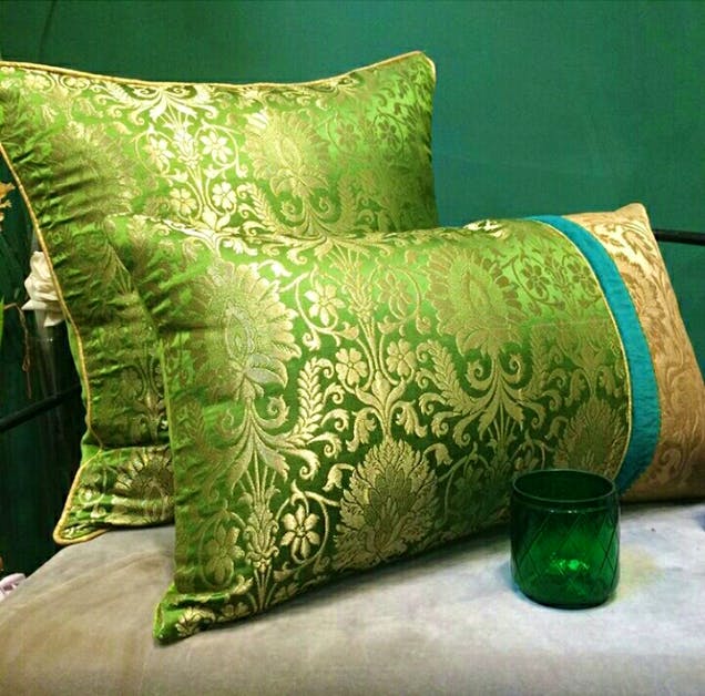 Green,Pillow,Cushion,Throw pillow,Furniture,Bedding,Linens,Leaf,Textile,Room