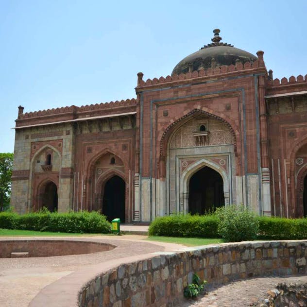 Building,Holy places,Architecture,Arch,Mausoleum,Tomb,Historic site,Estate,Tree,Place of worship
