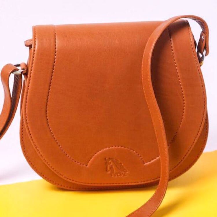 Bag,Handbag,Leather,Tan,Brown,Fashion accessory,Messenger bag,Orange,Shoulder bag,Satchel