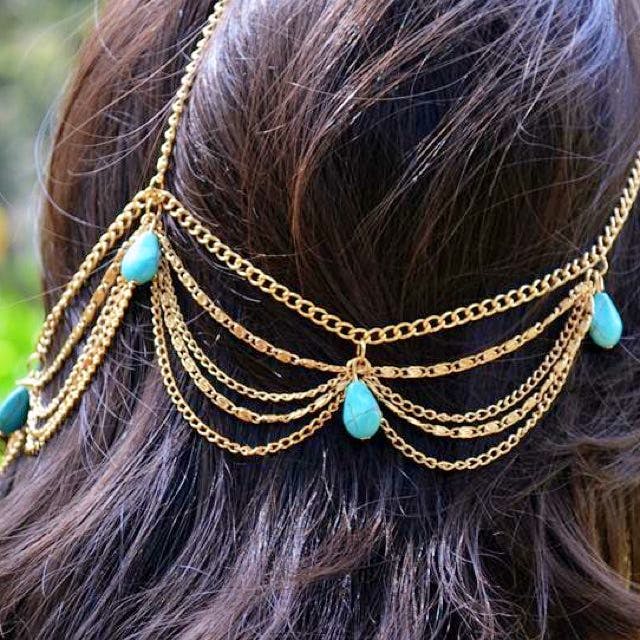 Hair,Fashion accessory,Chain,Headpiece,Jewellery,Hair accessory,Turquoise,Hairstyle,Forehead,Body jewelry