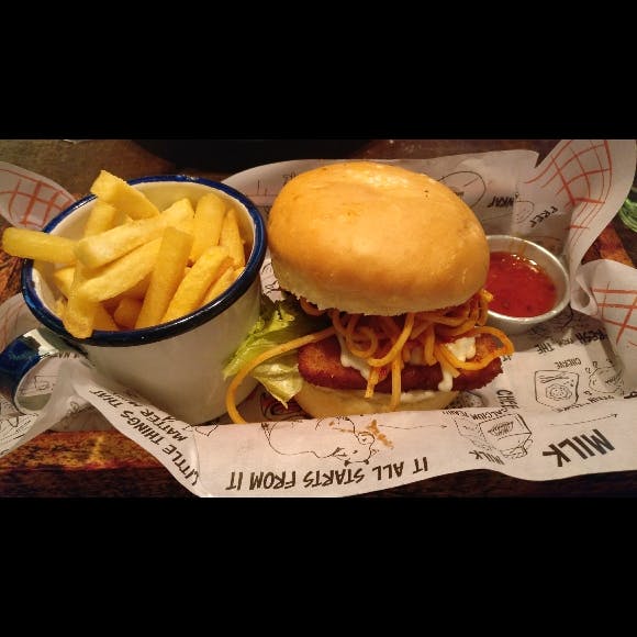 Dish,Food,Cuisine,Junk food,Hamburger,Fast food,French fries,Cheeseburger,Ingredient,Burger king premium burgers