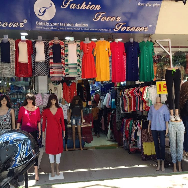 Bazaar,Selling,Outlet store,Marketplace,Public space,Market,Product,Retail,Human settlement,T-shirt