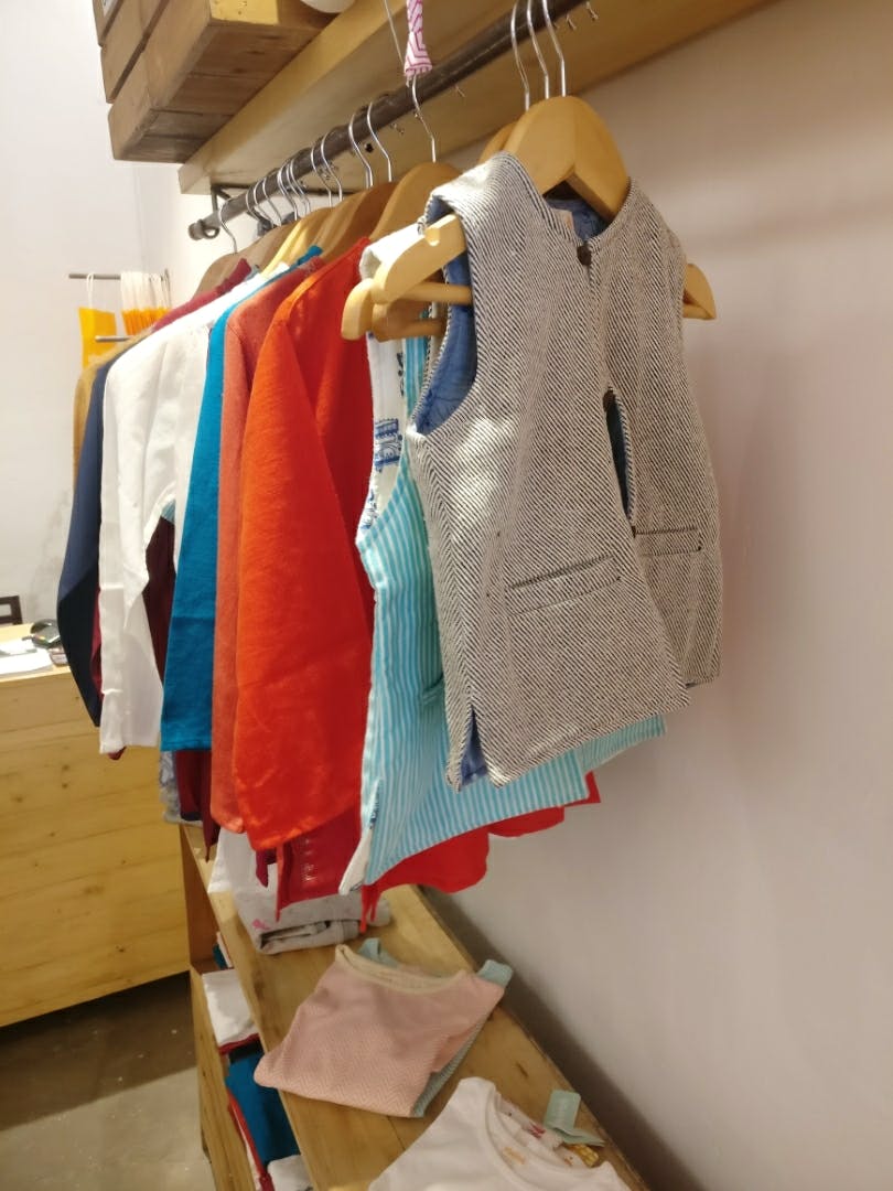 Clothes hanger,Boutique,Room,Outerwear,Textile,Laundry,T-shirt