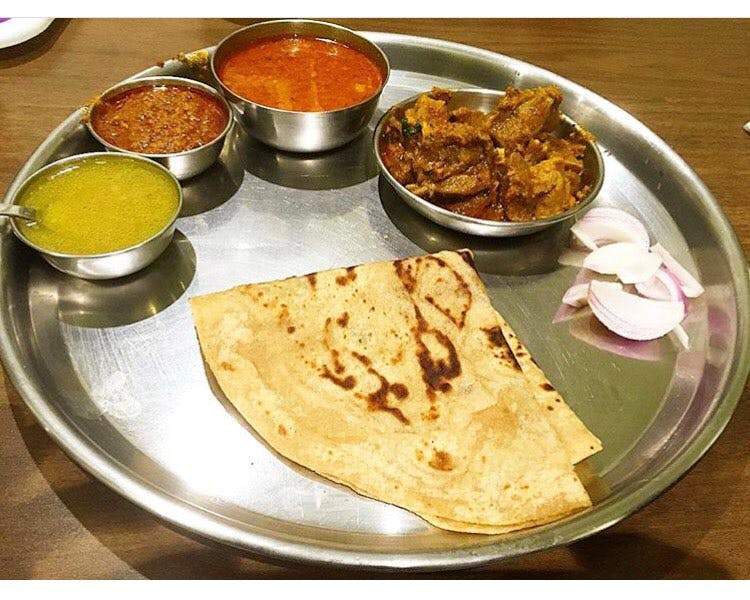 Dish,Food,Cuisine,Ingredient,Chapati,Roti,Punjabi cuisine,Naan,Paratha,Indian cuisine