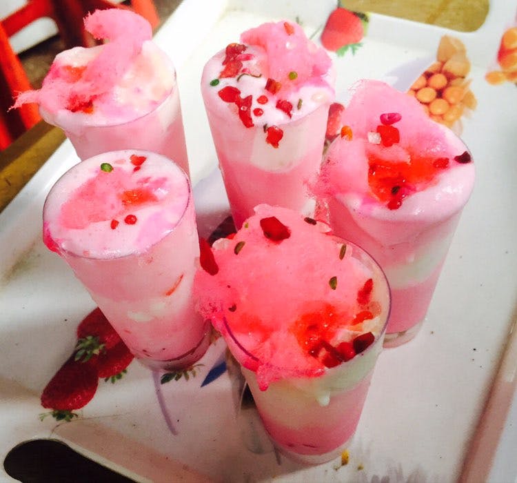 Food,Frozen dessert,Ice cream,Dessert,Gelato,Pink,Cuisine,Sundae,Cream,Ingredient