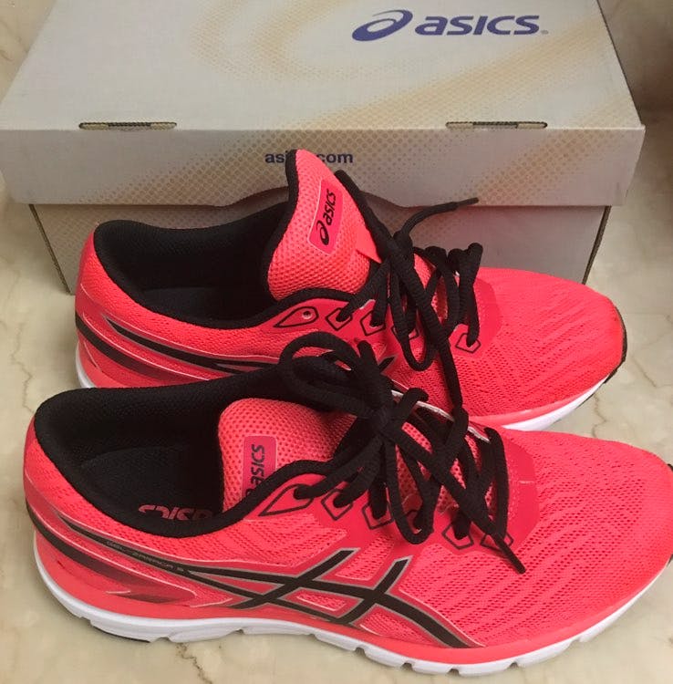 Footwear,Shoe,Black,Pink,Walking shoe,Red,Basketball shoe,Carmine,Sneakers,Athletic shoe
