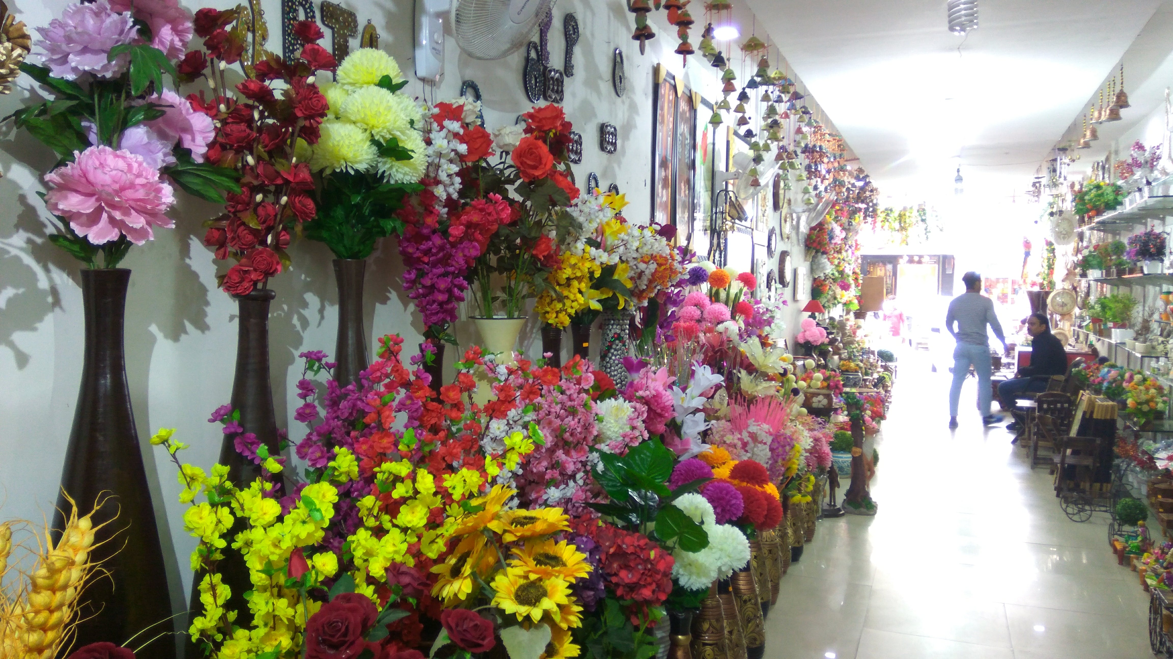 Flower,Floristry,Flower Arranging,Floral design,Bouquet,Cut flowers,Plant,Artificial flower,Building,Art