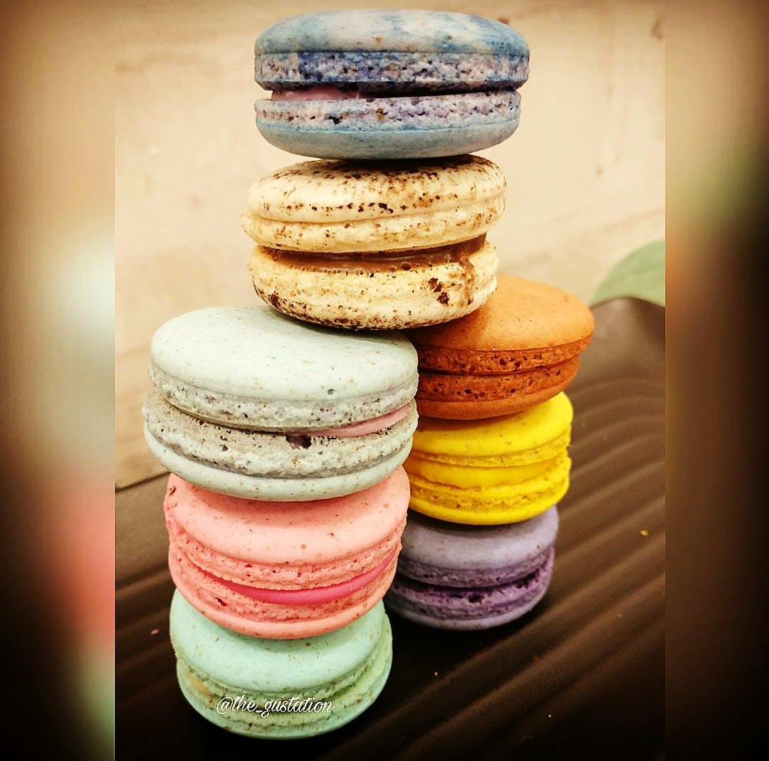 Macaroon,Food,Sweetness,Dessert,Cuisine,Cake,Sandwich Cookies,Buttercream,Baked goods,Baking