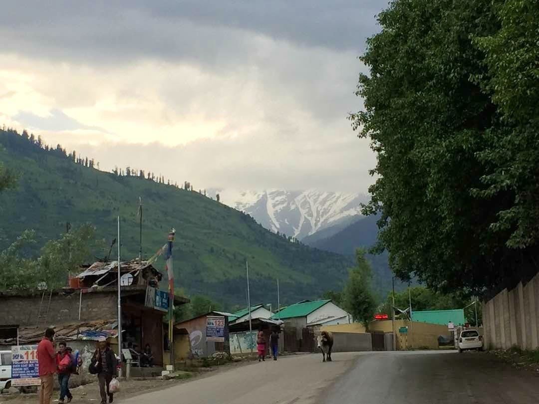 Mountainous landforms,Hill station,Highland,Town,Mountain,Mountain range,Hill,Road,Sky,Rural area