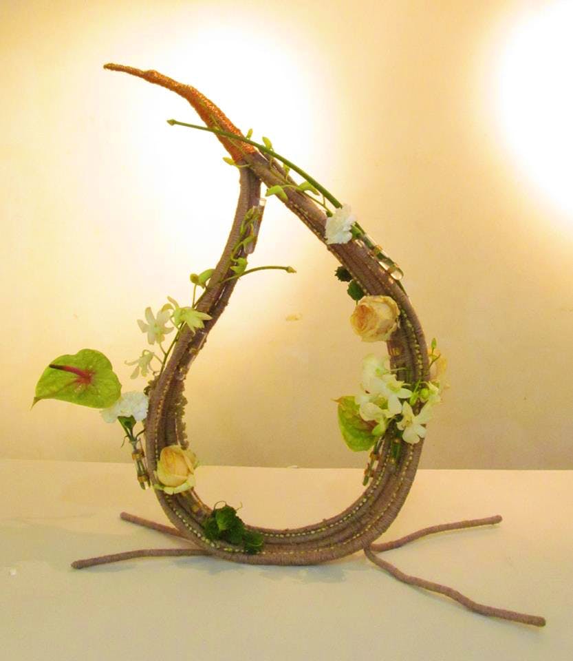 Twig,Branch,Ikebana,Botany,Plant,Floral design,Plant stem,Flower,Art,Still life photography