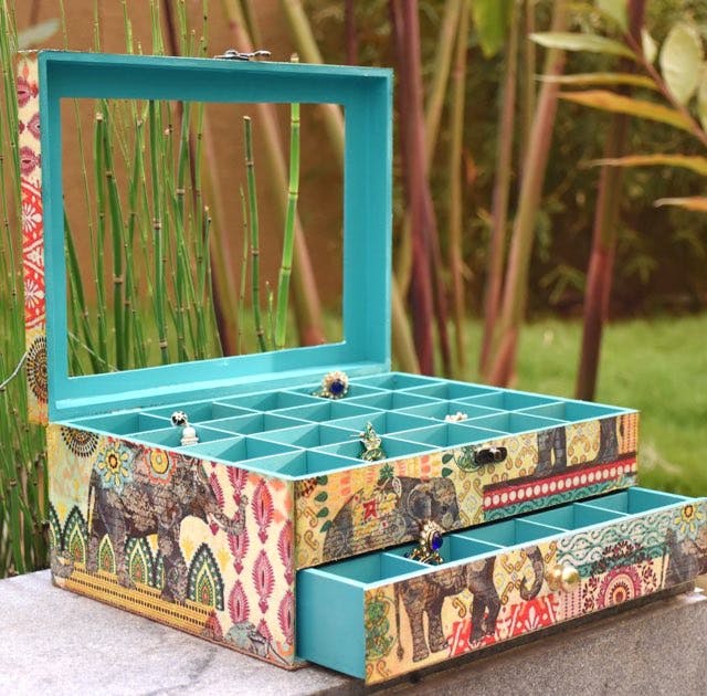 Turquoise,Furniture,Table,Turquoise,Box,Wood,Jewellery,Rectangle,Fashion accessory,Glass