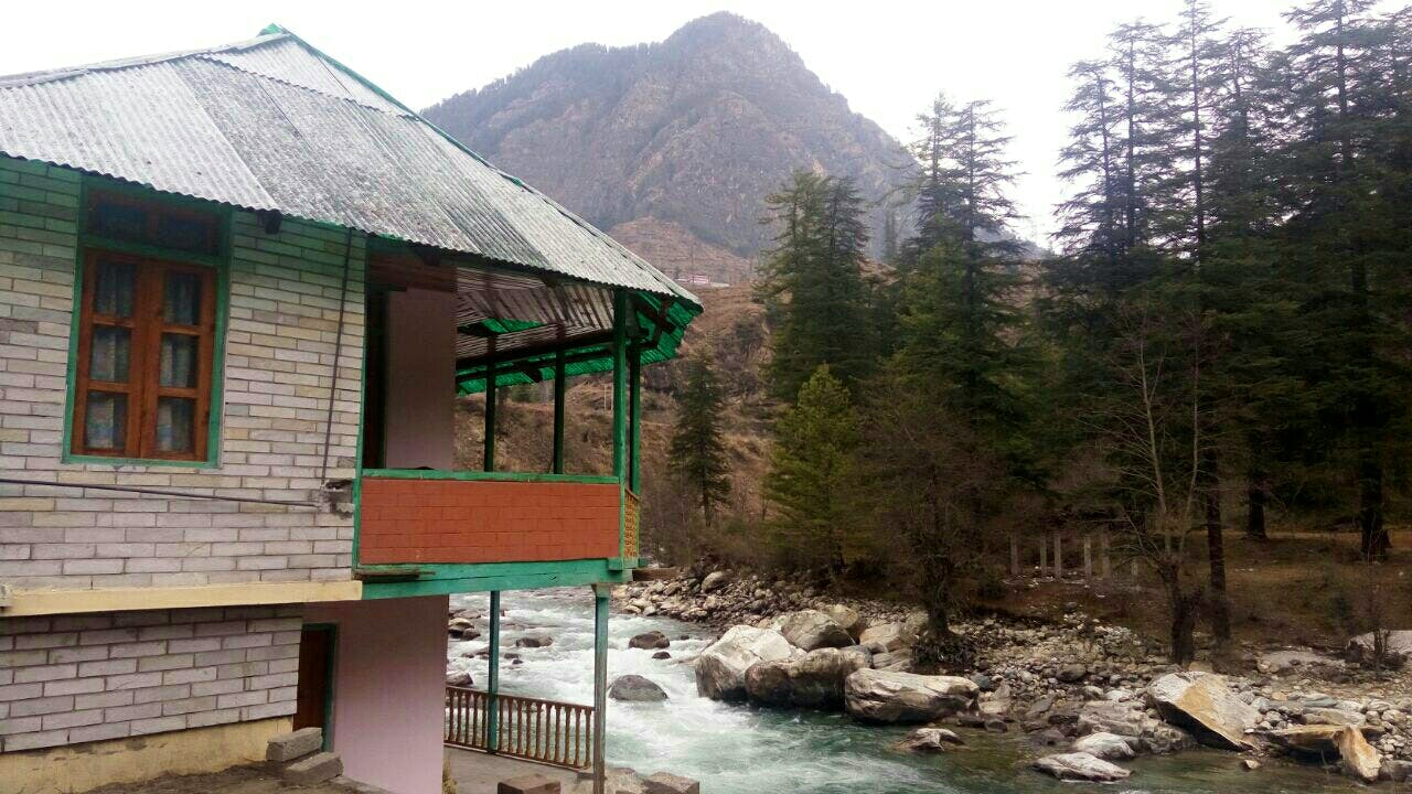 Water,Hill station,Hut,House,Mountain,Log cabin,Cottage,Tree,Building,Watercourse