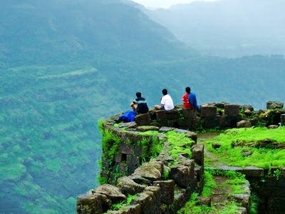 Hill station,Mountainous landforms,Highland,Mountain,Ridge,Fell,Hill,Terrain,Mountain range,Landscape