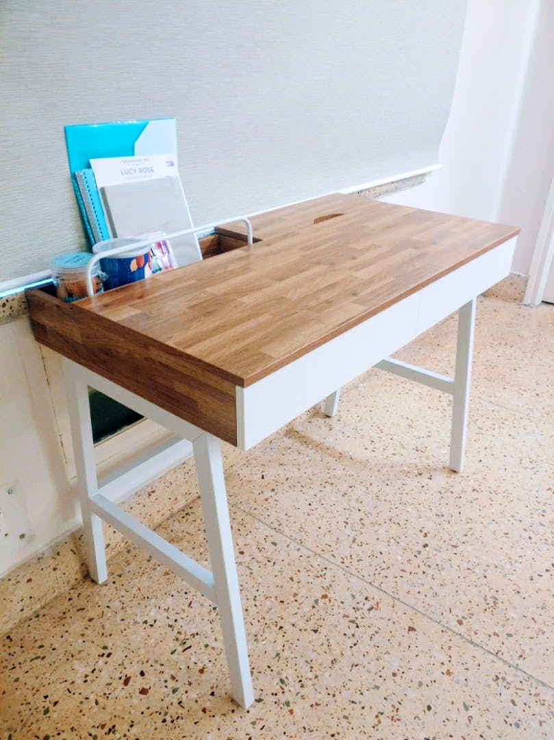 Desk,Furniture,Table,Writing desk,Computer desk,Material property,Chair,Room,Wood,Coffee table