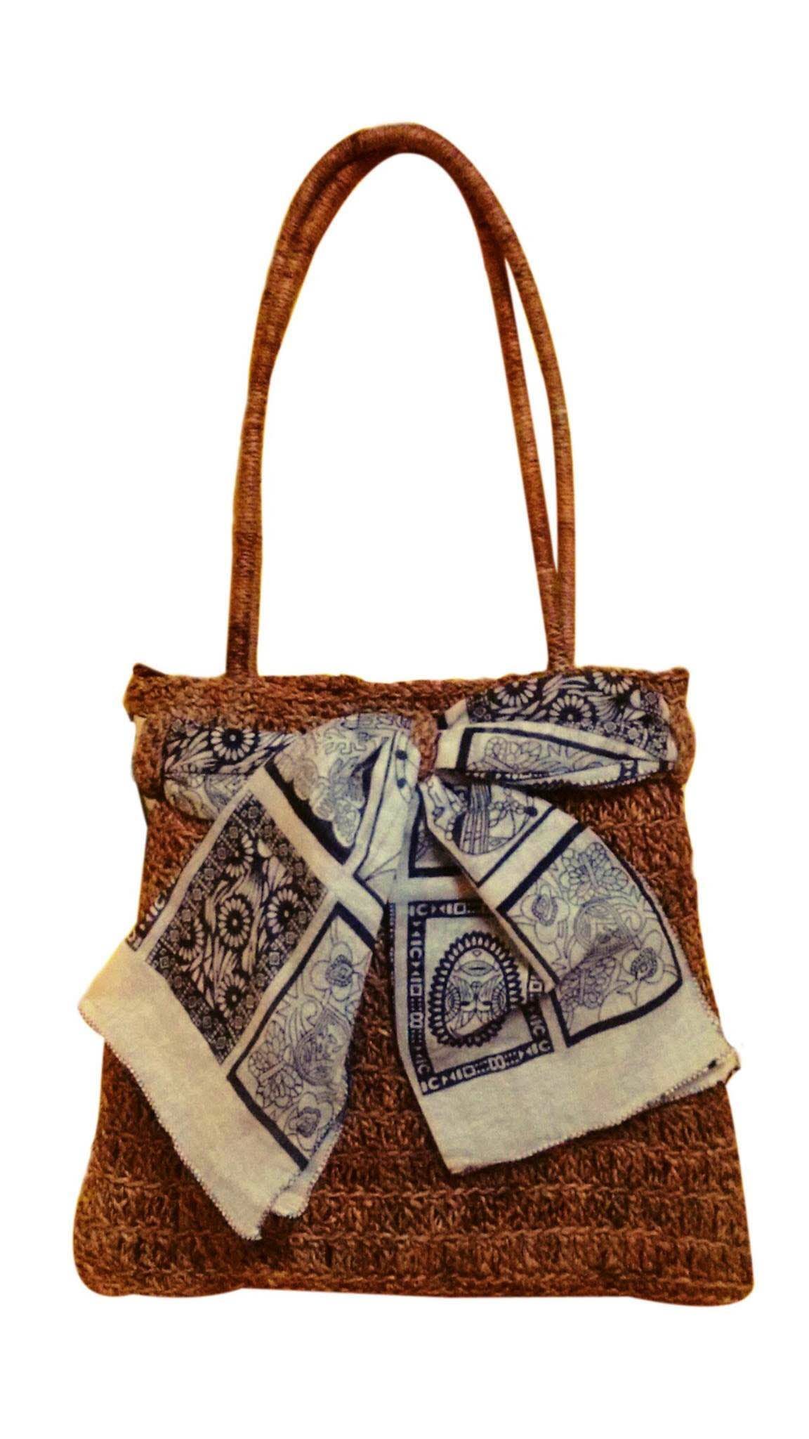 Handbag,Bag,Shoulder bag,Product,Brown,Fashion accessory,Tote bag,Beige,Luggage and bags,Diaper bag