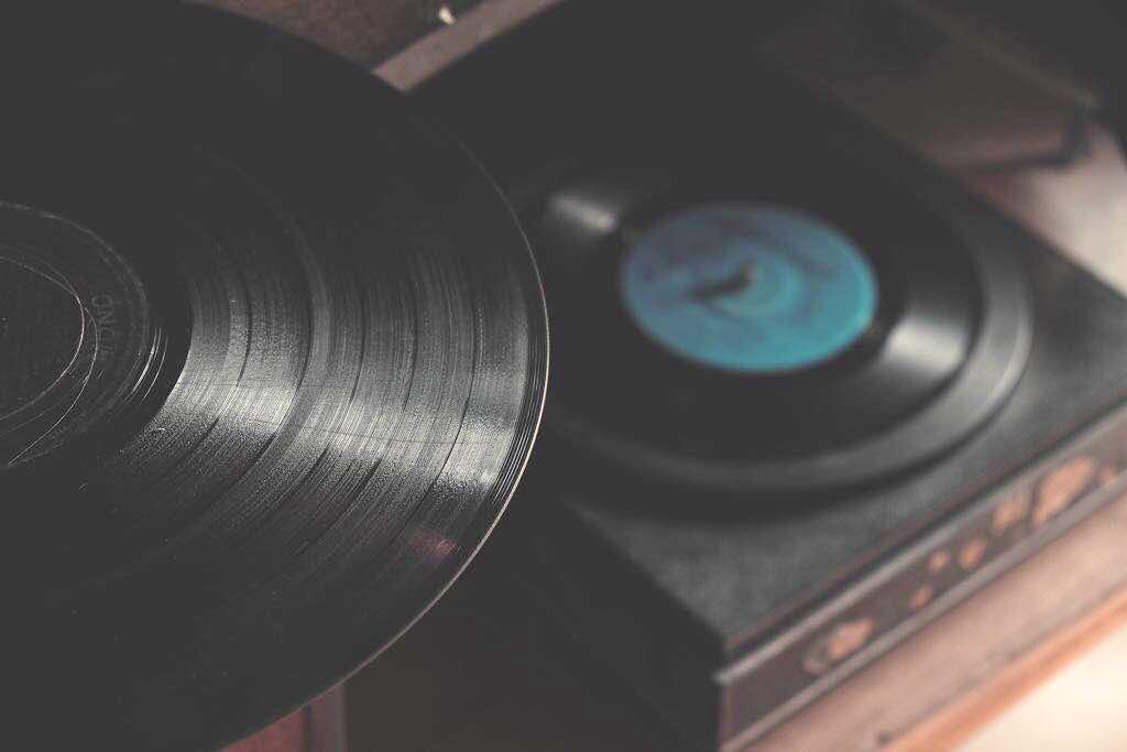 Gramophone record,Electronics,Technology,Electronic device,Publication,Photography,Record player,Gadget,Circle