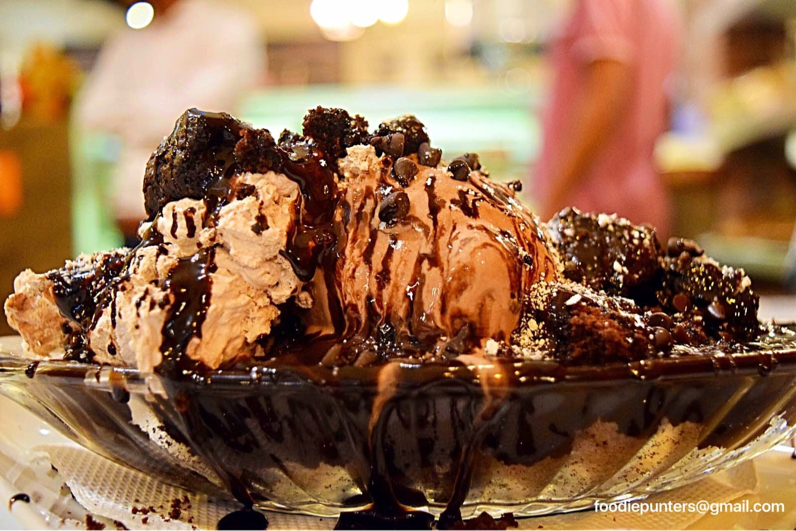 Dish,Food,Cuisine,Frozen dessert,Ice cream,Sundae,Chocolate ice cream,Dessert,Gelato,Ingredient