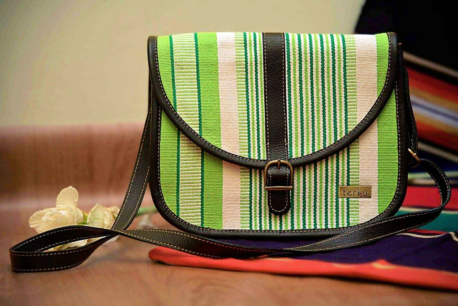 Green,Bag,Handbag,Fashion accessory,Satchel,Luggage and bags,Wire