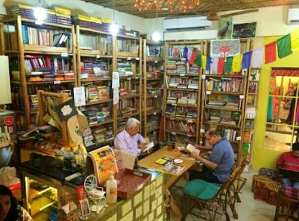 Library,Bookselling,Public library,Retail,Building,Bookcase,Shelving,Book,Publication,Room