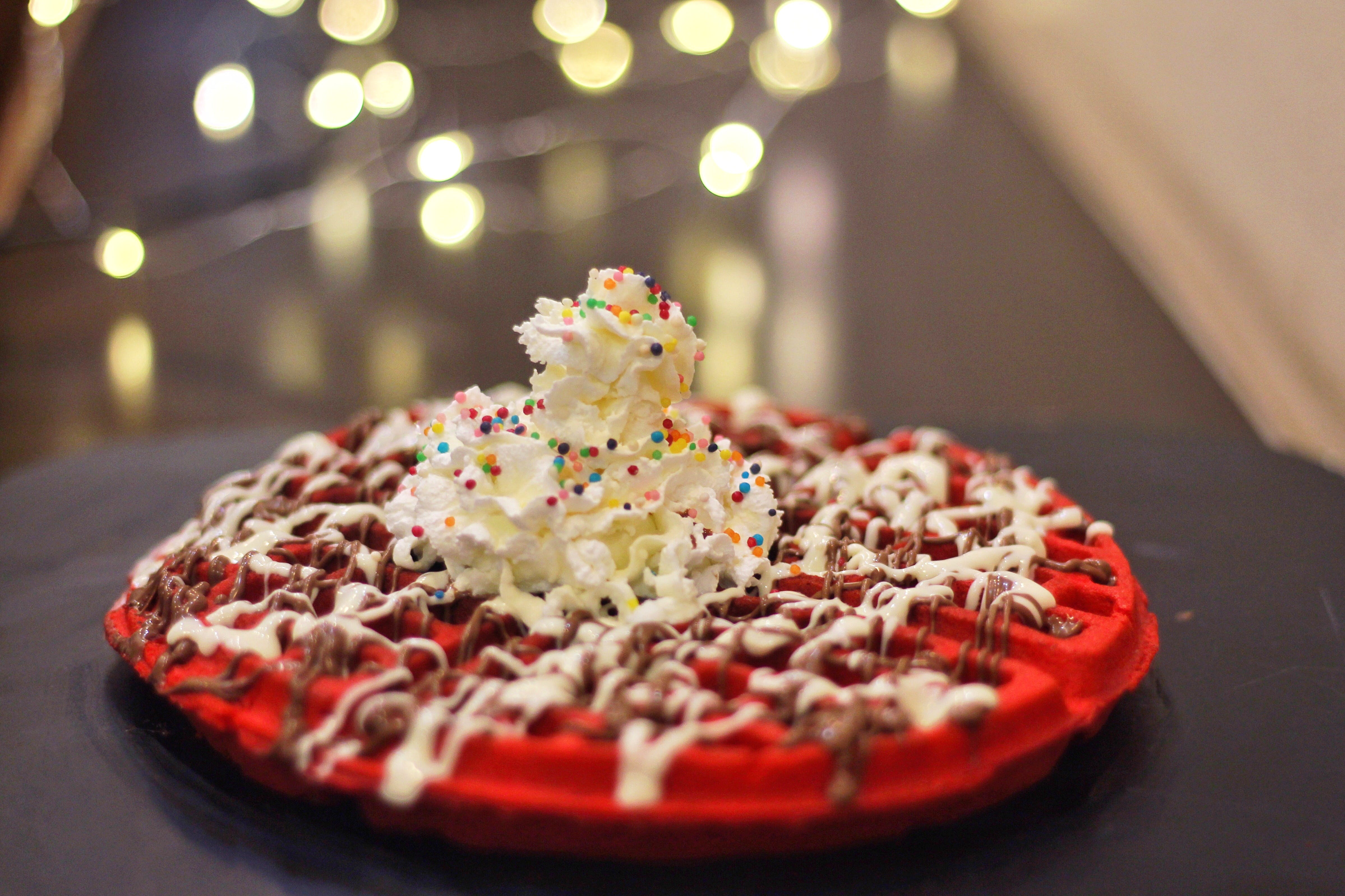 Red,Sprinkles,Food,Cuisine,Sweetness,Dish,Dessert,Confectionery,Christmas,Whipped cream