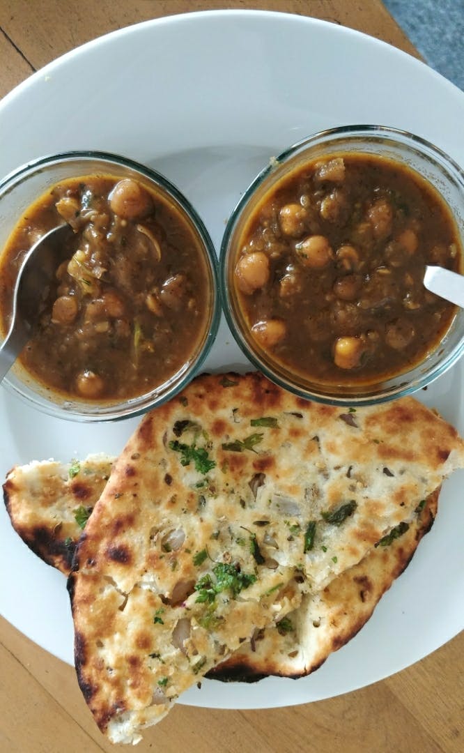 Dish,Food,Cuisine,Naan,Kulcha,Ingredient,Curry,Flatbread,Punjabi cuisine,Roti