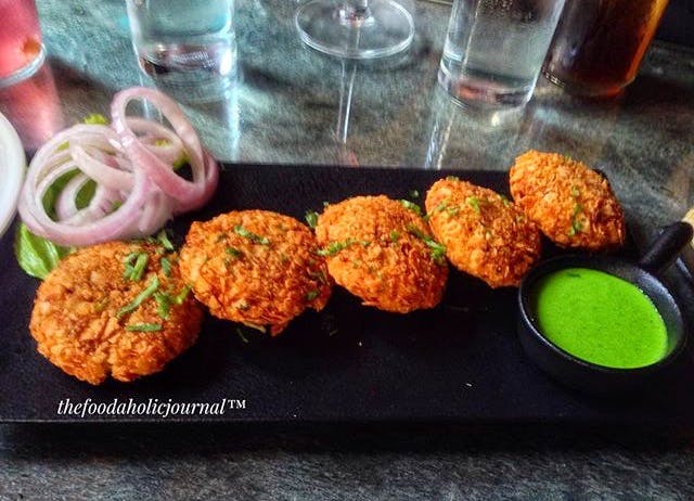 Dish,Food,Cuisine,Fried food,Ingredient,Falafel,Fritter,Vegetarian food,Cutlet,Pakora