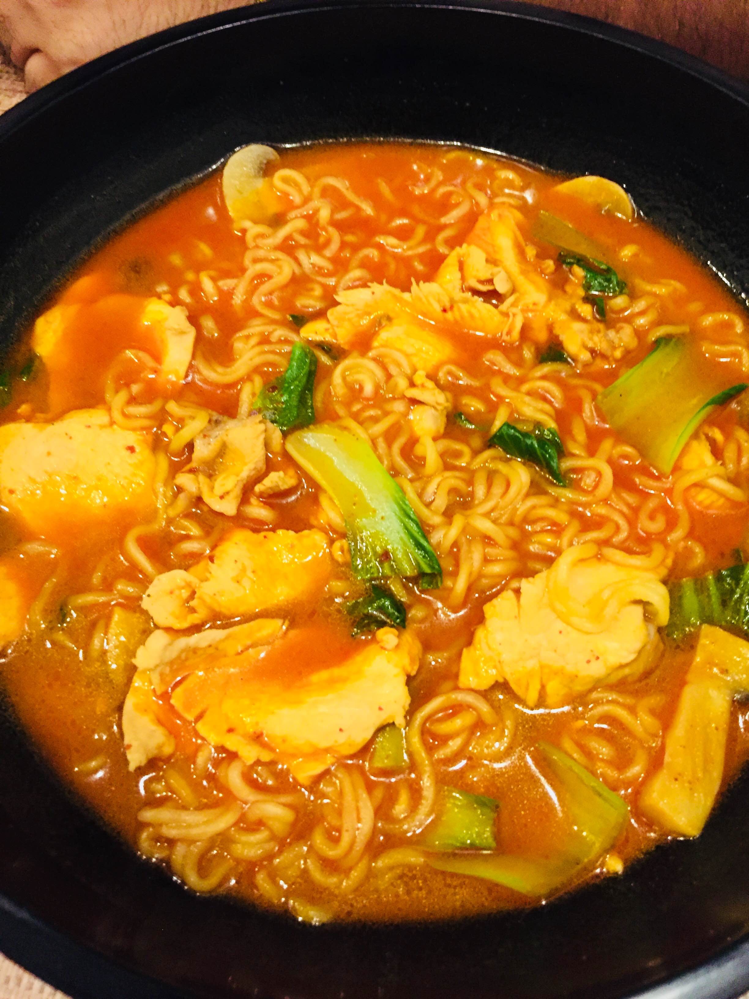 Dish,Food,Cuisine,Budae jjigae,Noodle soup,Sundubu jjigae,Curry chicken noodles,Jjigae,Ingredient,Meat