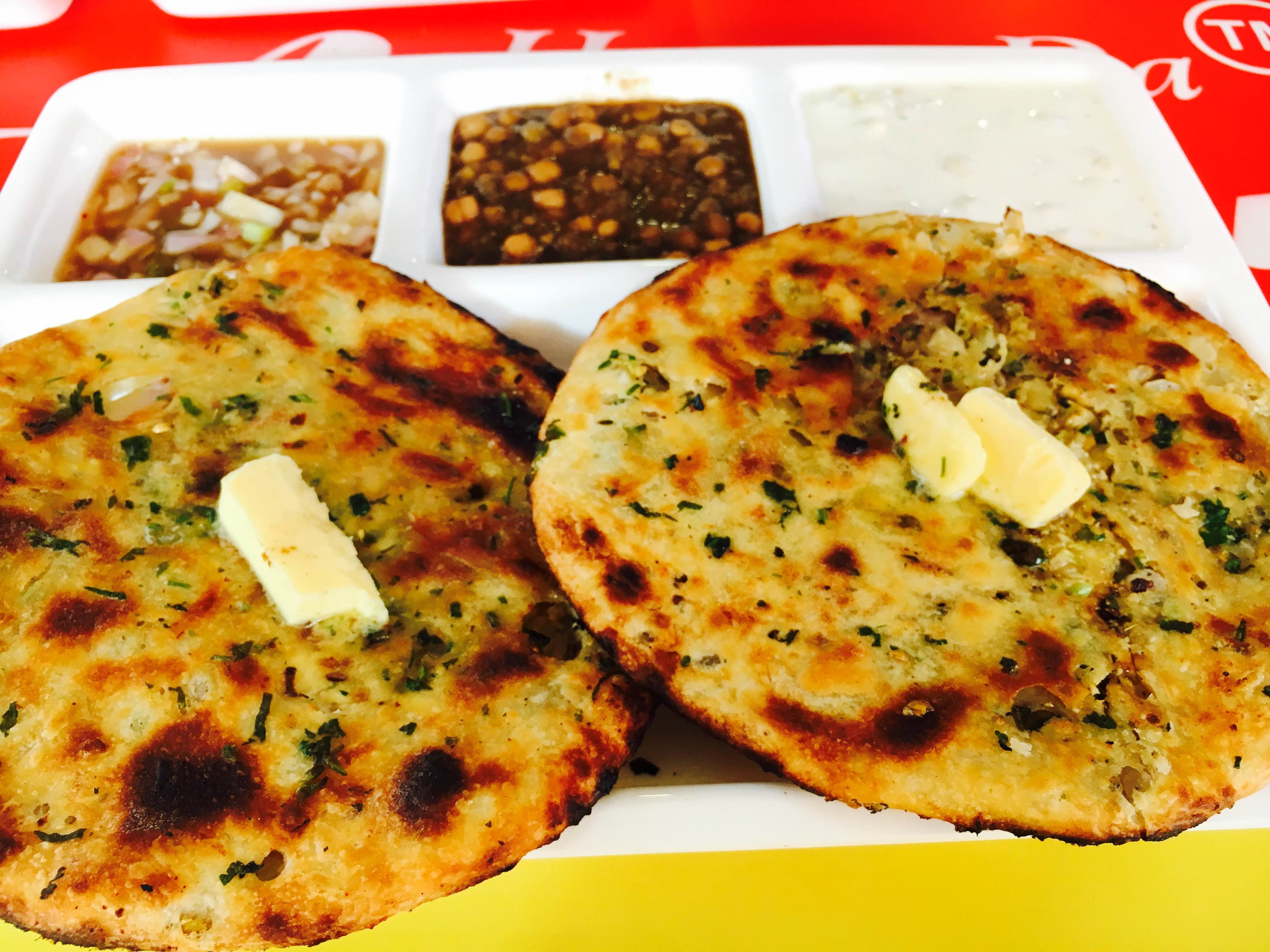 Ever Had Delish Amritsari Naan With Special Pyaaz Ki Chutney?