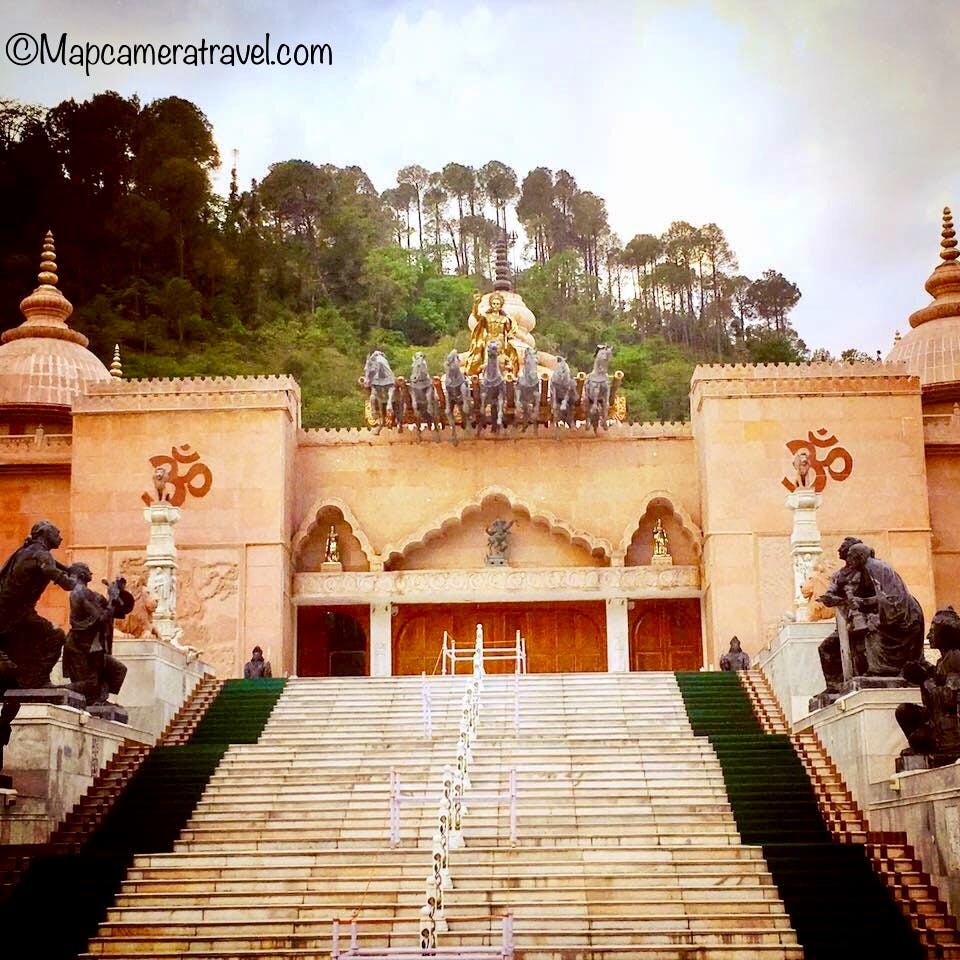 Holy places,Building,Sky,Architecture,Hindu temple,Historic site,Temple,Tourism,Place of worship,Temple