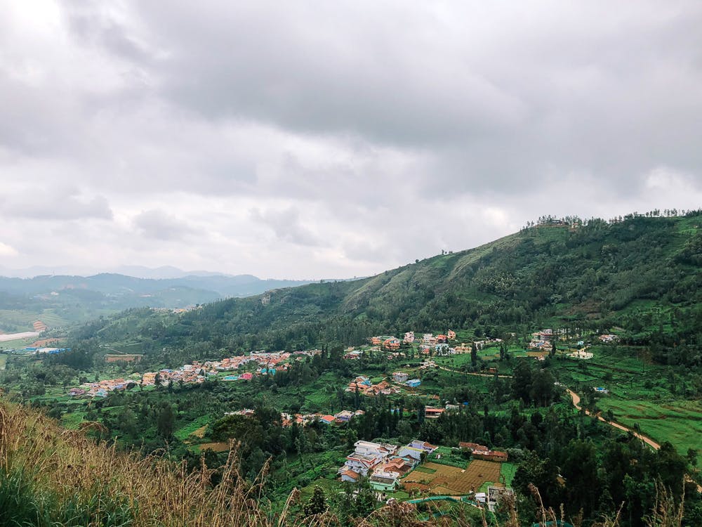 Hill station,Mountainous landforms,Sky,Highland,Natural landscape,Mountain,Vegetation,Hill,Green,Cloud