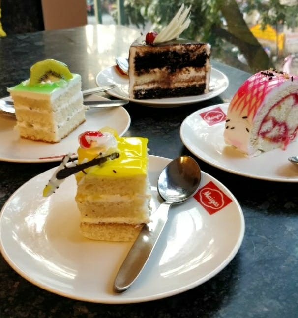 Dish,Food,Cuisine,Frozen dessert,Dessert,Sweetness,Ingredient,Cake,Spumoni,Baked goods