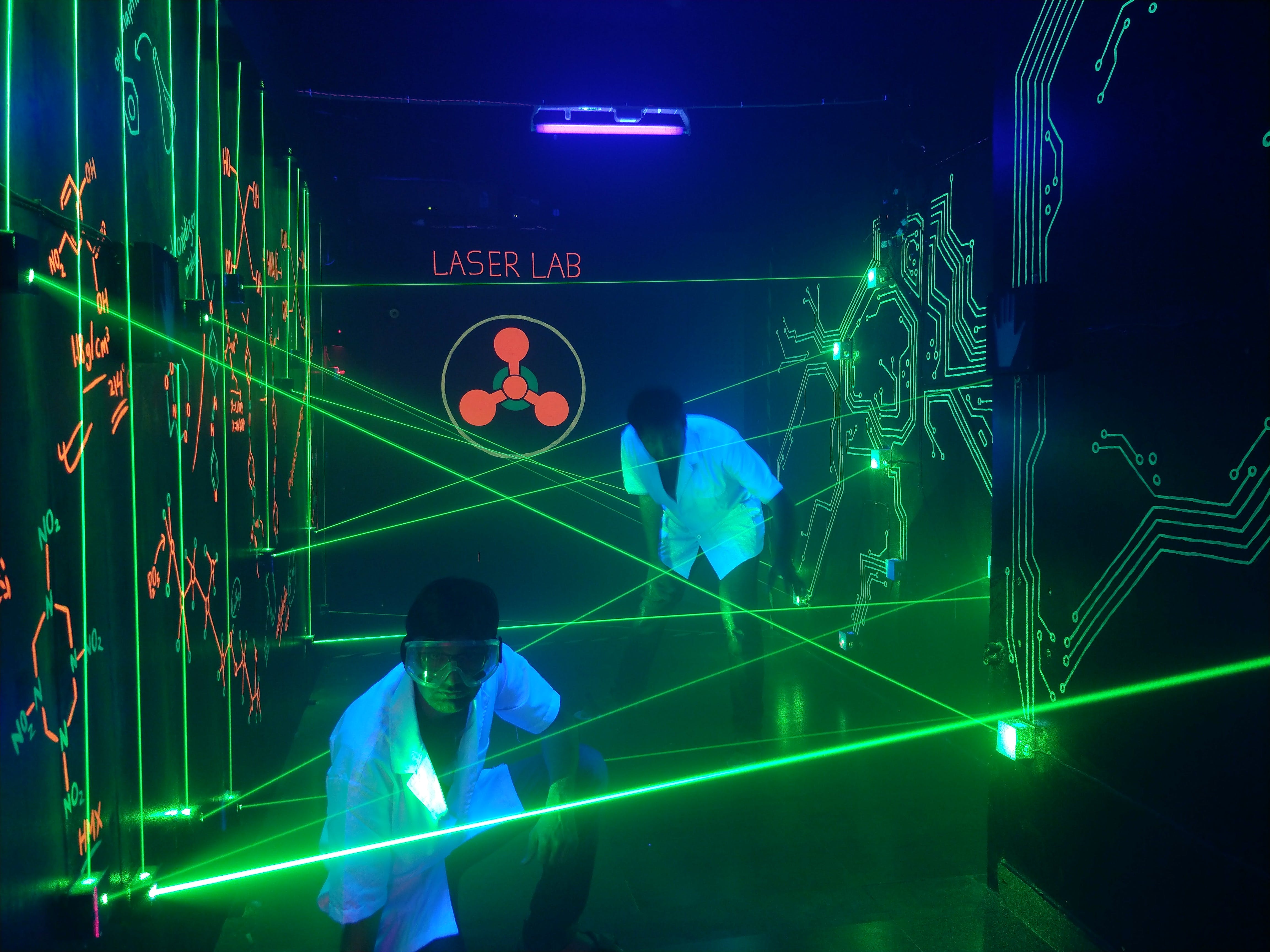 laser gun fight game