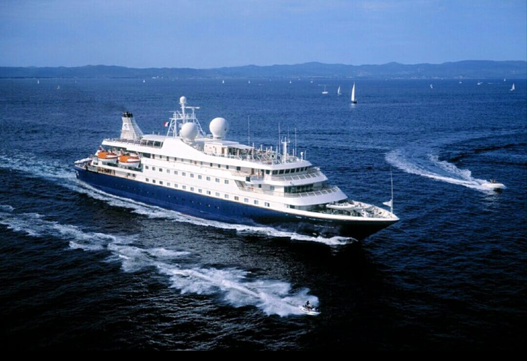 Vehicle,Water transportation,Ship,Cruise ship,Boat,Ferry,Passenger ship,Naval architecture,Motor ship,Watercraft