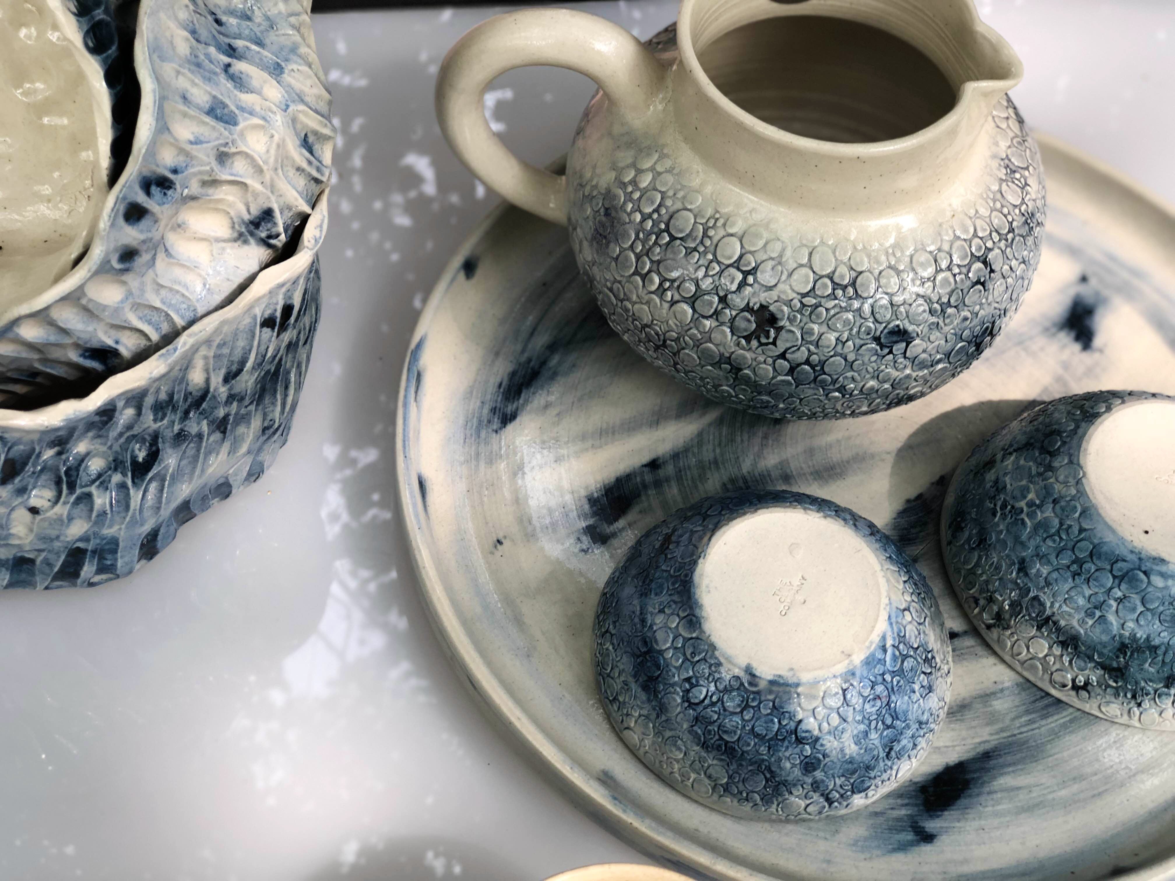 earthenware,Porcelain,Blue and white porcelain,Ceramic,Pottery,Serveware,Teapot,Tableware,Teacup,Dishware