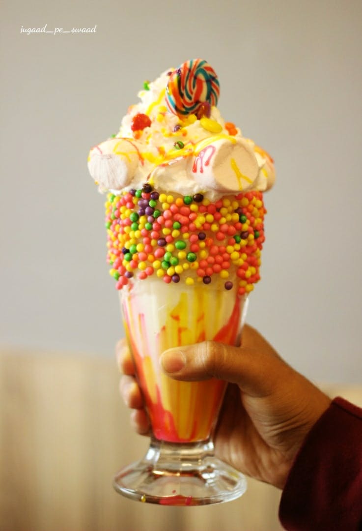 Food,Sundae,Ice cream,Frozen dessert,Sweetness,Dessert,Sprinkles,Ice cream cone,Sorbetes,Cuisine