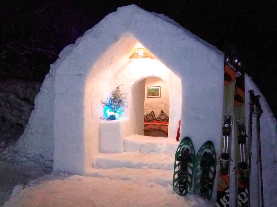 Holy places,Arch,Ice hotel,Architecture,Building,House,Igloo,Room,Snow,Chapel