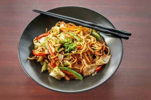Dish,Food,Cuisine,Fried noodles,Drunken noodles,Noodle,Yakisoba,Lo mein,Chow mein,Yaki udon