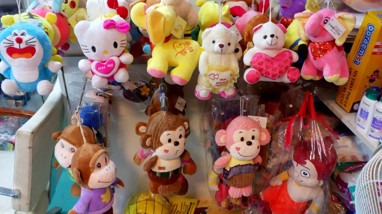 Toy,Stuffed toy,Plush,Souvenir,Collection,Textile,Doll,Teddy bear,Figurine