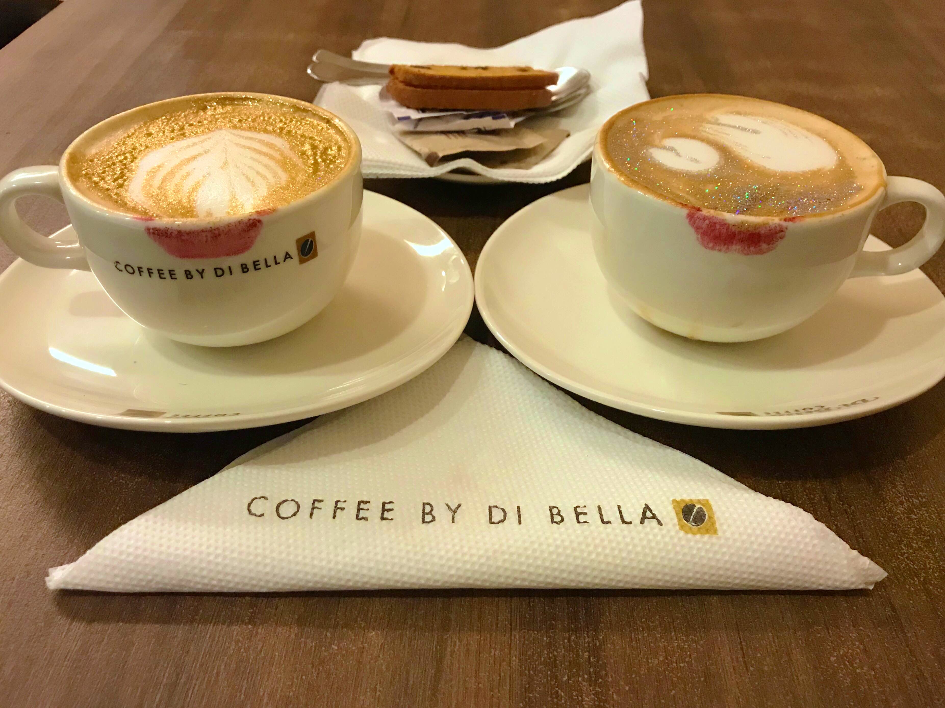 Saml op Precipice intelligens Glitter Coffee At Coffee By Di Bella – For The Instagrammers | LBB
