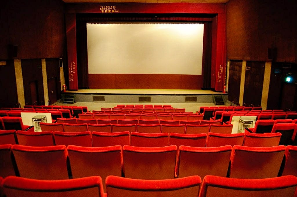 Auditorium,Theatre,Stage,heater,Movie theater,Projection screen,Performing arts center,Building,Concert hall,Movie palace