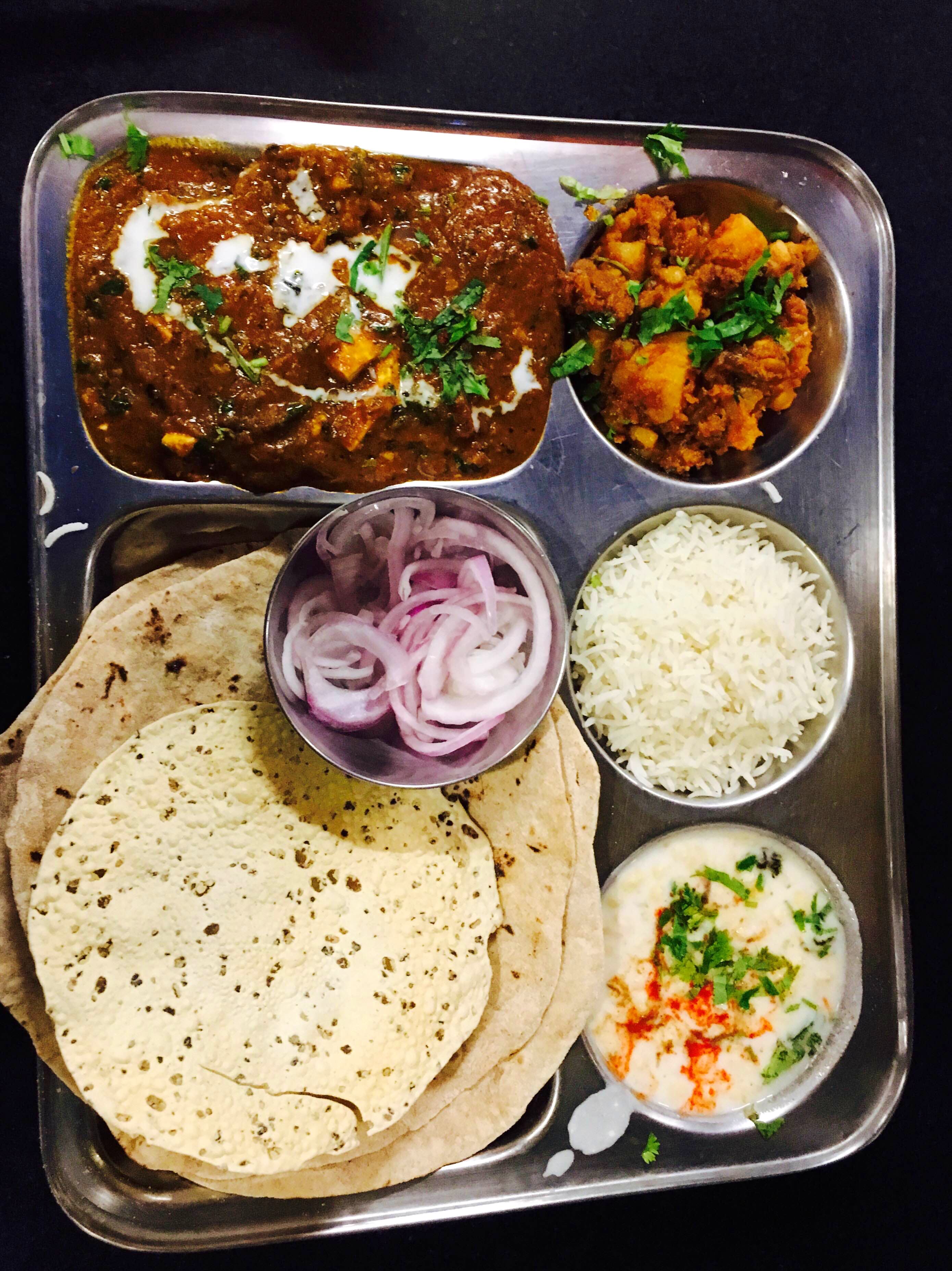 Dish,Food,Cuisine,Naan,Meal,Ingredient,Lunch,Flatbread,Punjabi cuisine,Chapati