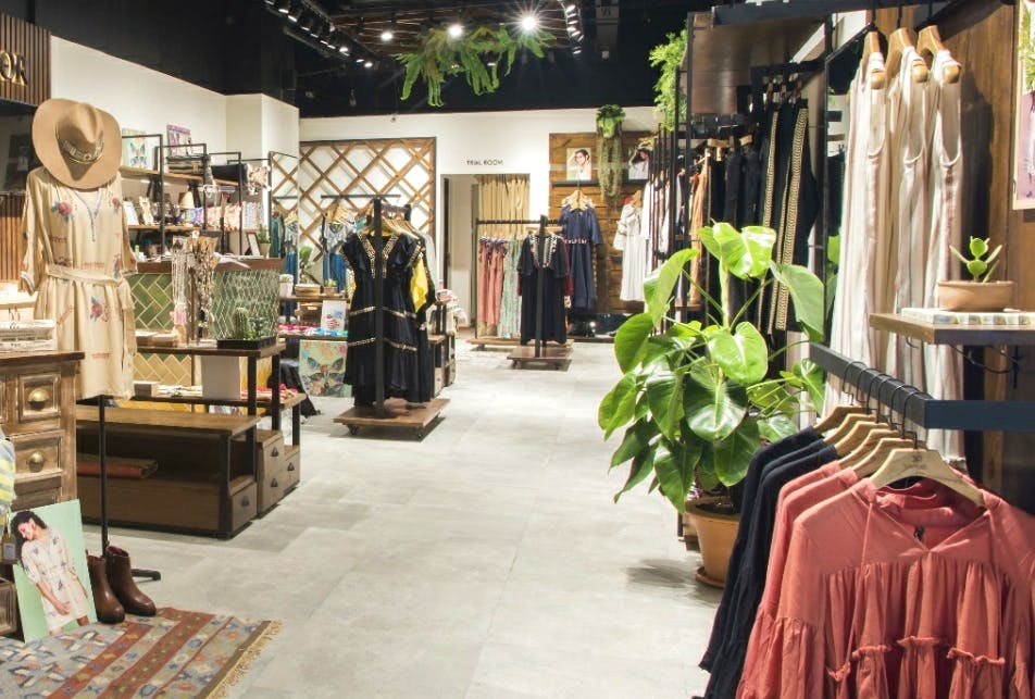 Boutique,Outlet store,Building,Retail,Fashion,Interior design,Room,Shopping,Textile,Floor
