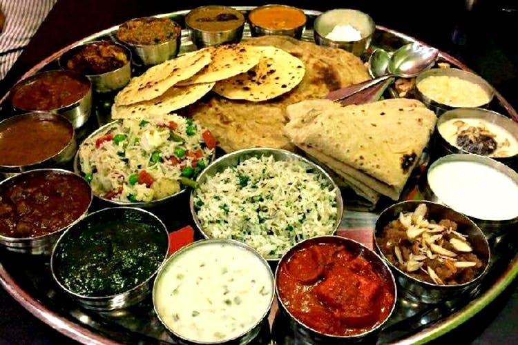Dish,Food,Cuisine,Ingredient,Meal,Naan,Punjabi cuisine,Produce,Indian cuisine,Papadum
