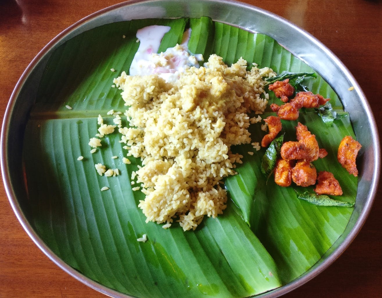 Dish,Food,Cuisine,Banana leaf rice,Ingredient,Steamed rice,Leaf,Banana leaf,Rice,Produce