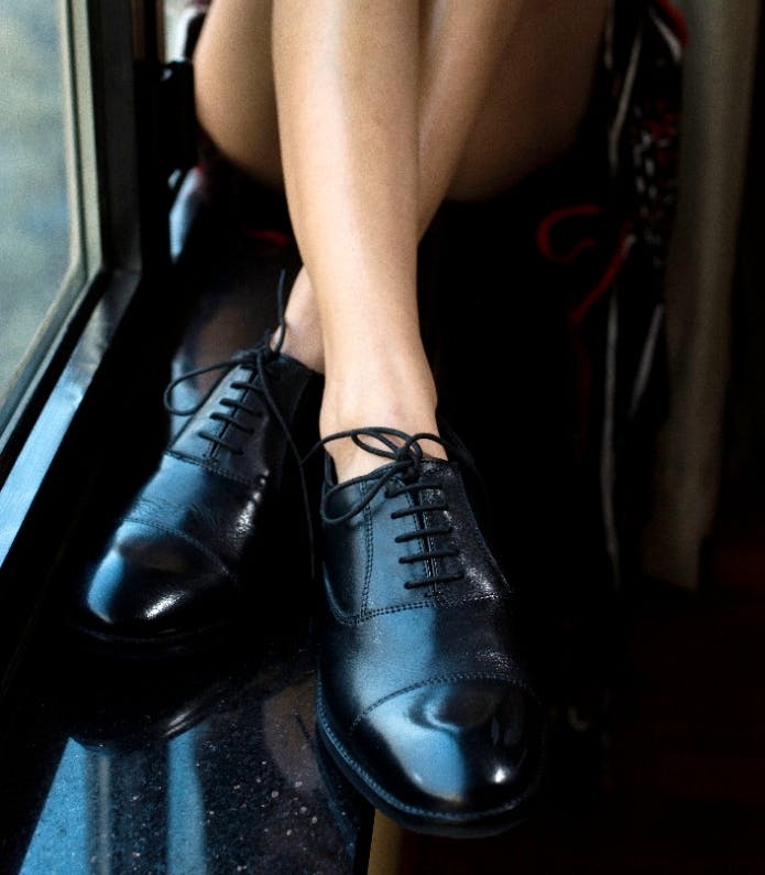 Footwear,Black,Shoe,Human leg,Leg,Joint,Lady,Ankle,Oxford shoe,Foot